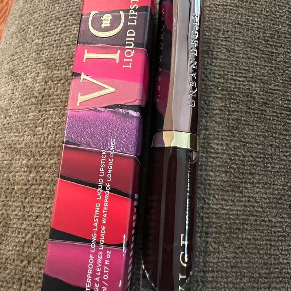 🎉Host Pick🎉Urban Decay WATERPROOF LONG-LASTING LIQUID LIPSTICK/Blackmail - Picture 4 of 8